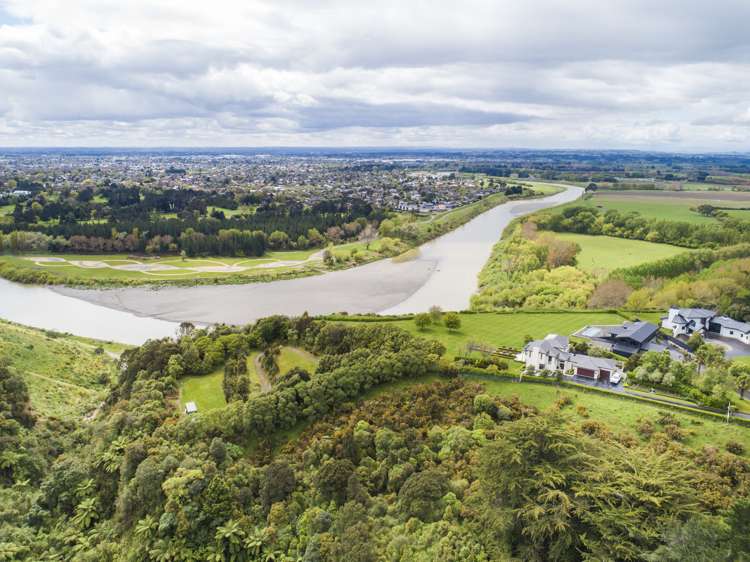 76 Cashmere Drive Fitzherbert_3