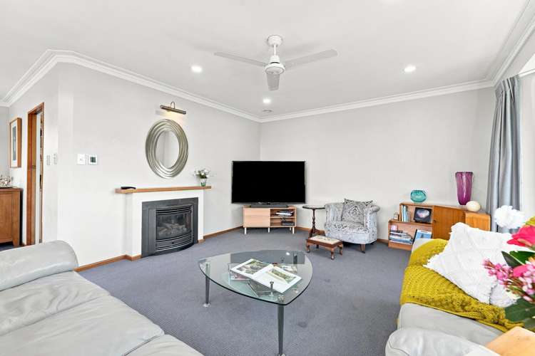 5 Eaton Crescent Otamatea_8