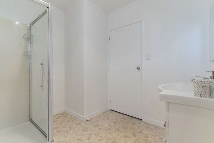 25 Riverpark Crescent Henderson_16