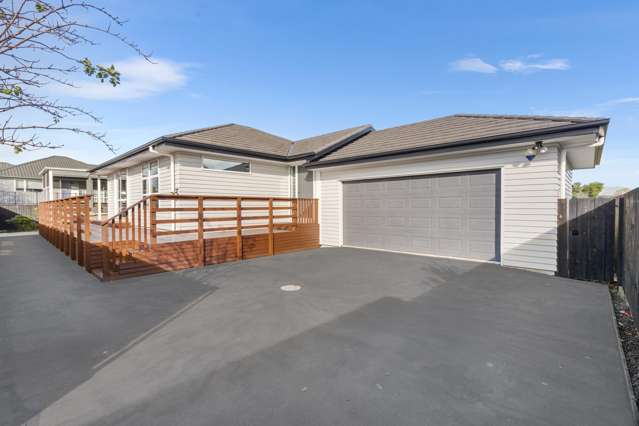 Modern Family Living - Close to the beach!