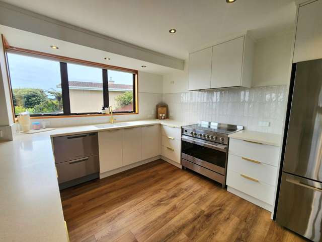 10 Gilbert Road Paroa_2