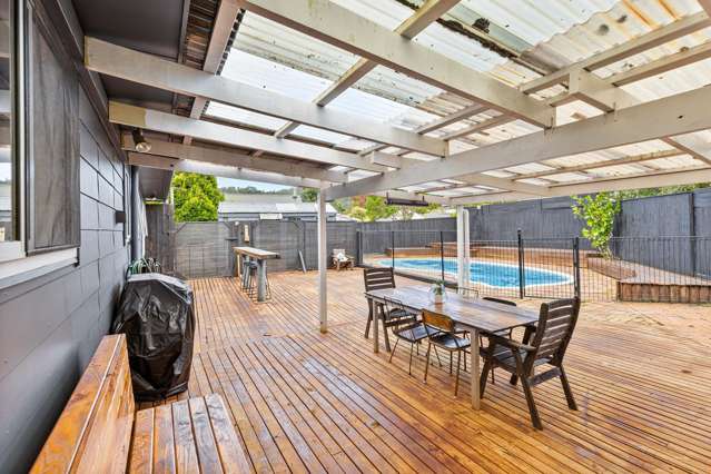 Space, splash & serenity on the Titirangi Fringe
