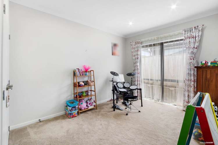 2 Floyd Road Riverhead_11