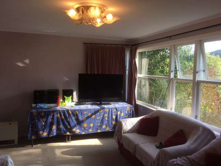 19 Helvetia Grove Naenae_6