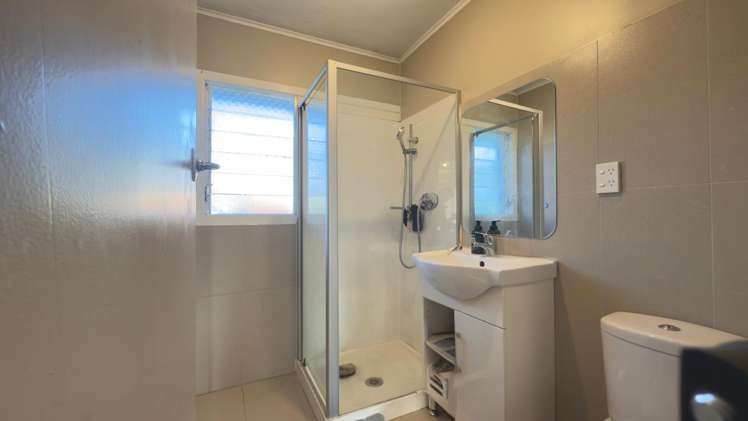 2/19 Motatau Road_4