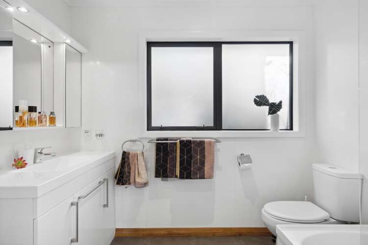 8 Paparata Street Karori_11