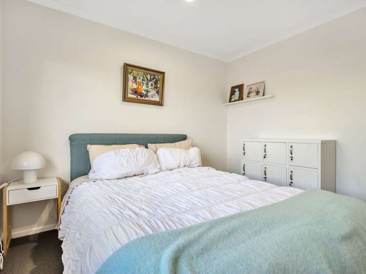 8 Farleigh Close Huntington_23