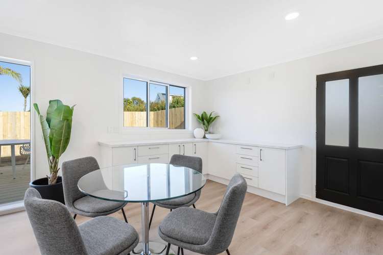 75 Marine Parade Mellons Bay_18