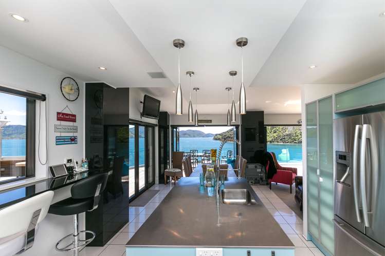 351 Port Underwood Road Whatamango Bay_9