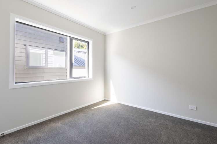 1-2 Helvetia Grove Naenae_6