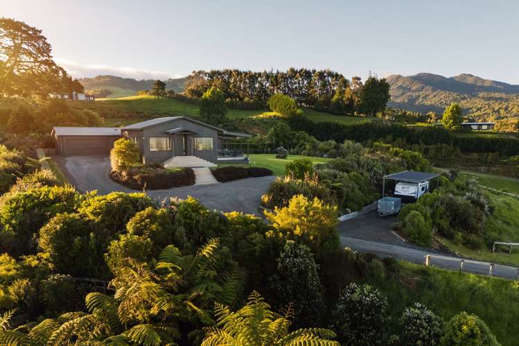 8 Tiwarawara Lane Puketotara_3