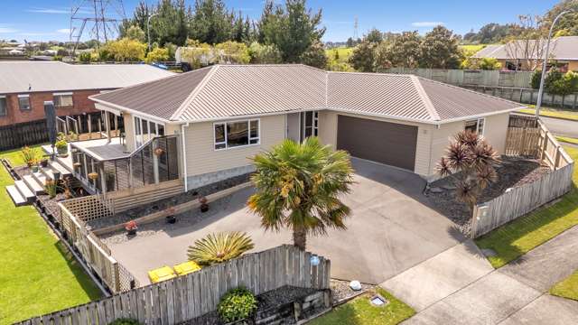 Versatile Home with Beautiful Views!