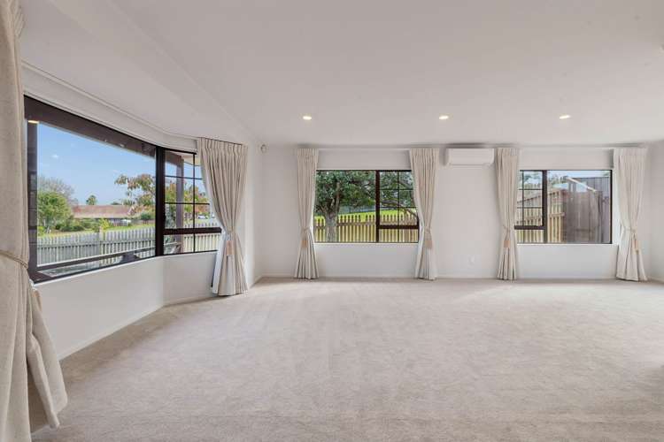 73 Mirrabooka Avenue Botany Downs_1