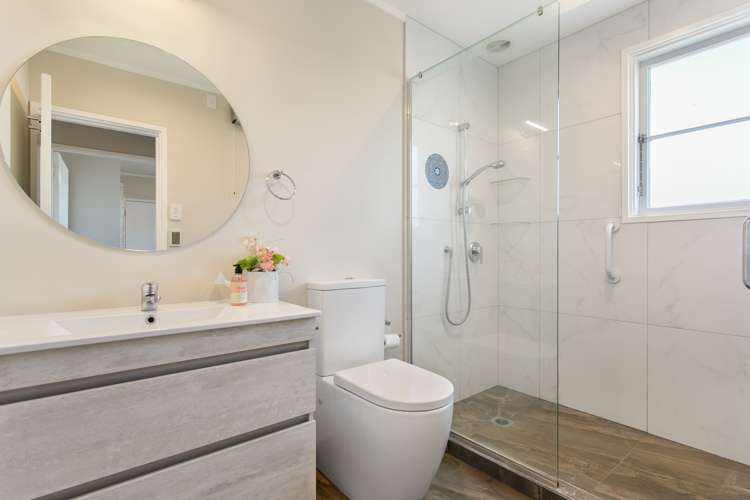 216a Riverside Avenue Point England_13