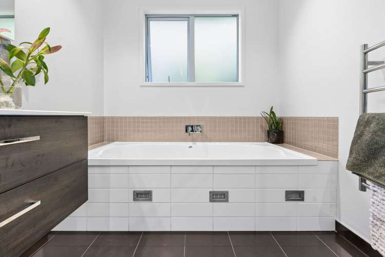 6 Cambria Gardens The Wood_18