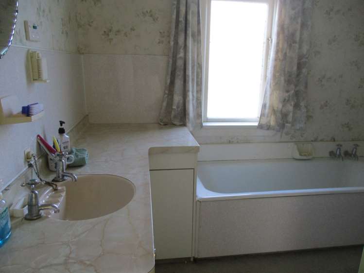 7 Park Lane Owaka_18