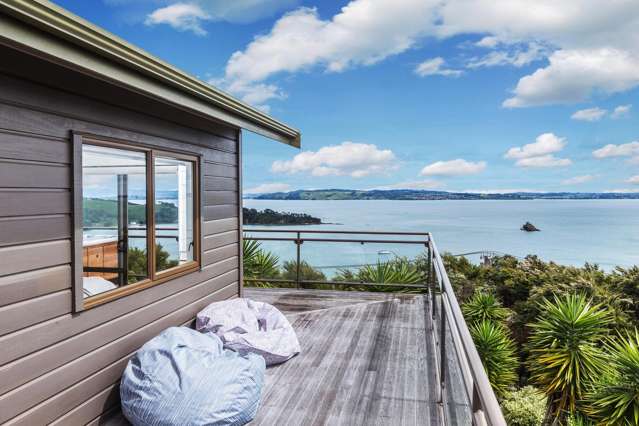 5 Bedroom Home with Panoramic Sea Views