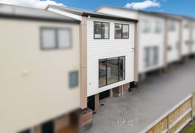 2/66 Bruce Road Glenfield_1