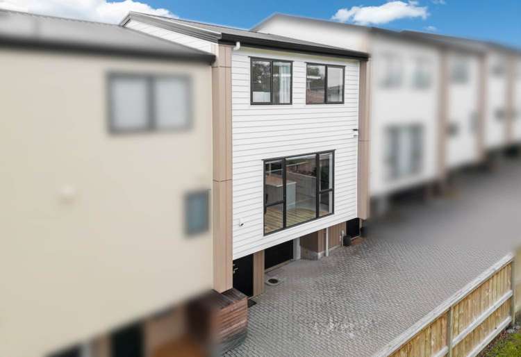 2/66 Bruce Road Glenfield_1