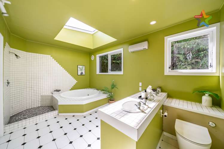 12 Whiorau Grove Lowry Bay_21