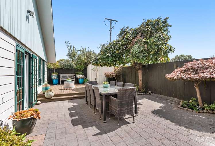 2/118 Whites Line East Waiwhetu_14