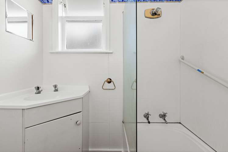 1099 Cunningham Crescent Mayfair_10