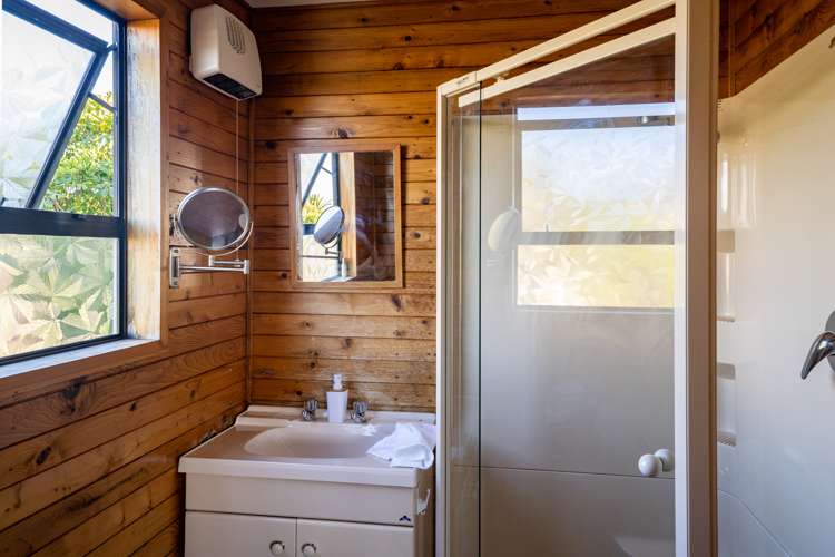 7 Rutherglen Road Paroa_8