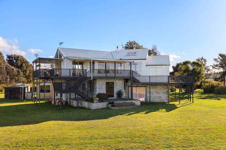 209 Browns Beach Road Muriwai_27