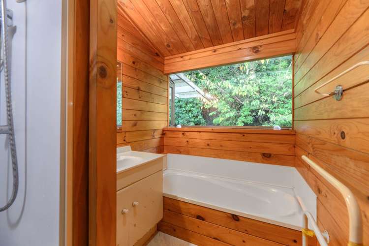 2c Queensway Three Kings_17