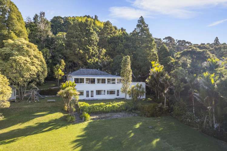 867 West Coast Road_0