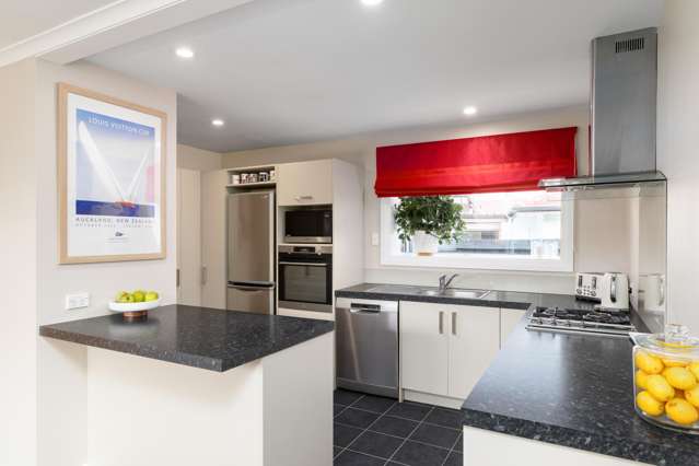 10 Karnak Crescent Russley_3