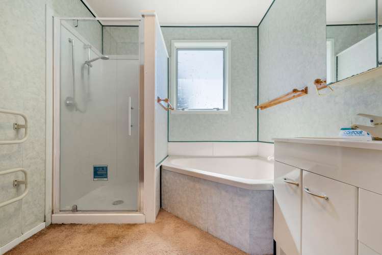 3 Paterson Grove Pukehangi_10