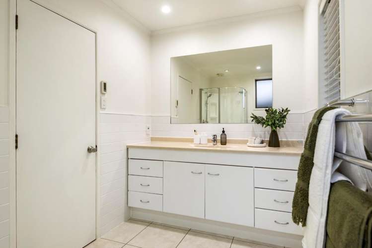 22 John Dee Crescent Red Beach_23