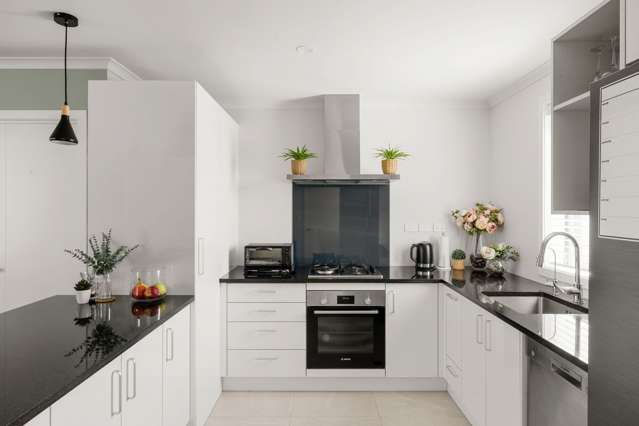 2/2 Mila Paige Close Glenview_4