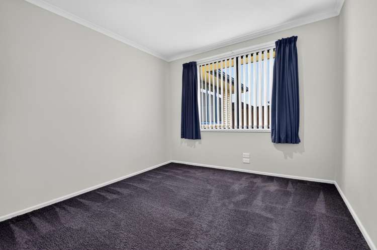 7 Kingroyal Lane Hamilton East_17