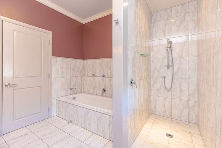 25 Lithgow Drive Otamatea_15