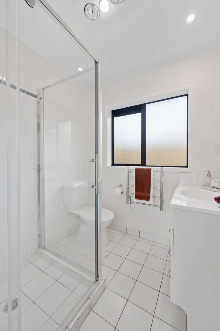 8 Ballybay Road East Tamaki_16