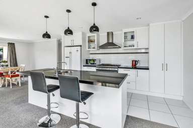 8 Highworth Crescent_1