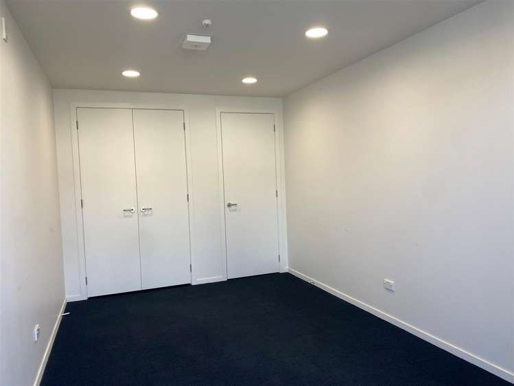 Unit 14 at 15 Earthmover Crescent Burbush_3