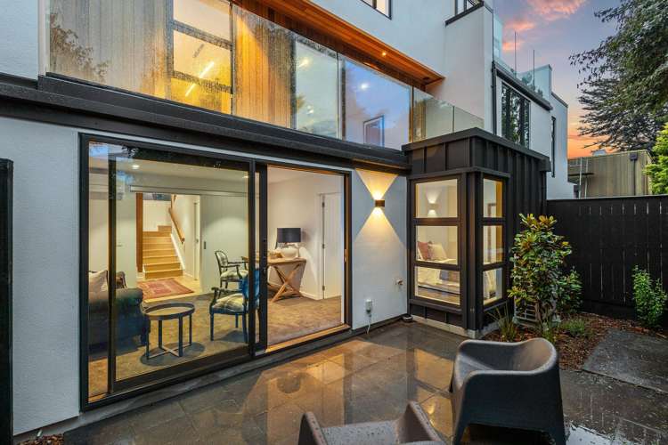 2/11 Carlton Mill Road Merivale_27