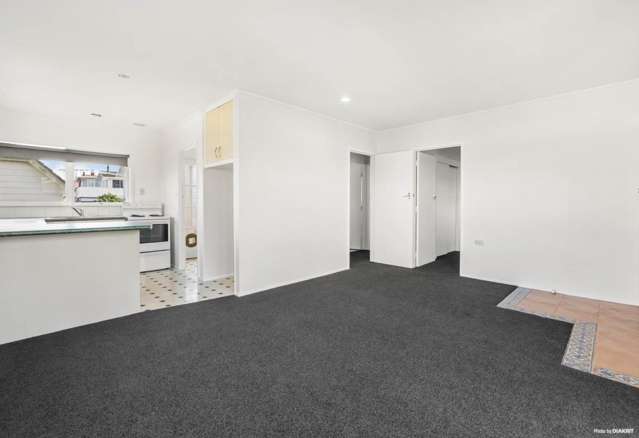 2/31 Marcel Place Glenfield_1