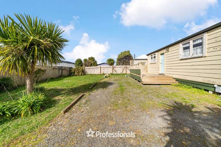 19 Grimsby Grove Wainuiomata_15