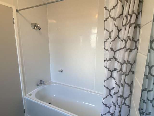 3/21 Broadway 10728_3