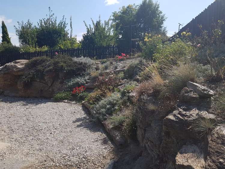 House/4 O'Neill Crescent 10123_2