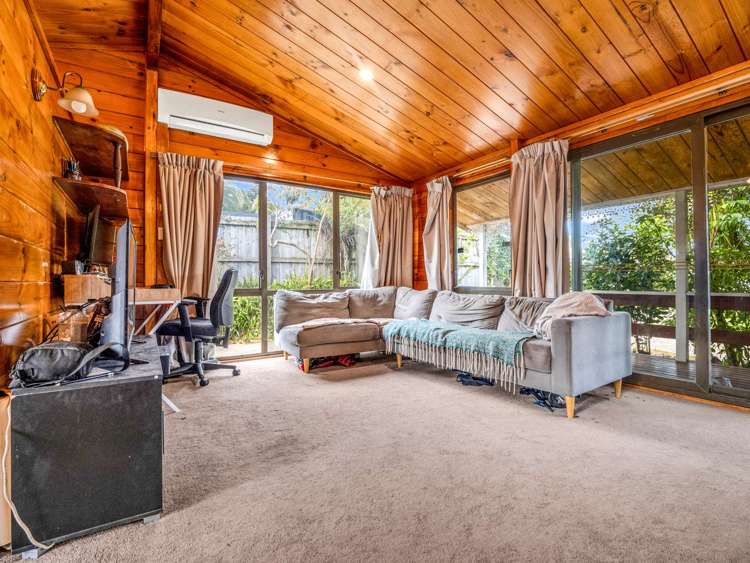 27 Ray Small Drive Papakura_6