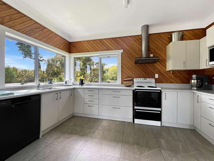 1009 White Pine Bush Road Awakeri_15