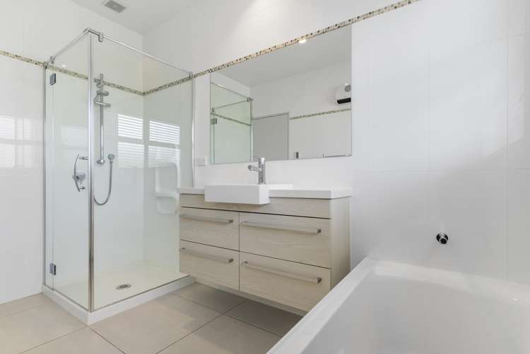 7 Andalusian Way Karaka_32