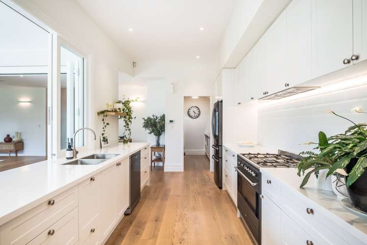 36 Old Lake Road Narrow Neck_11