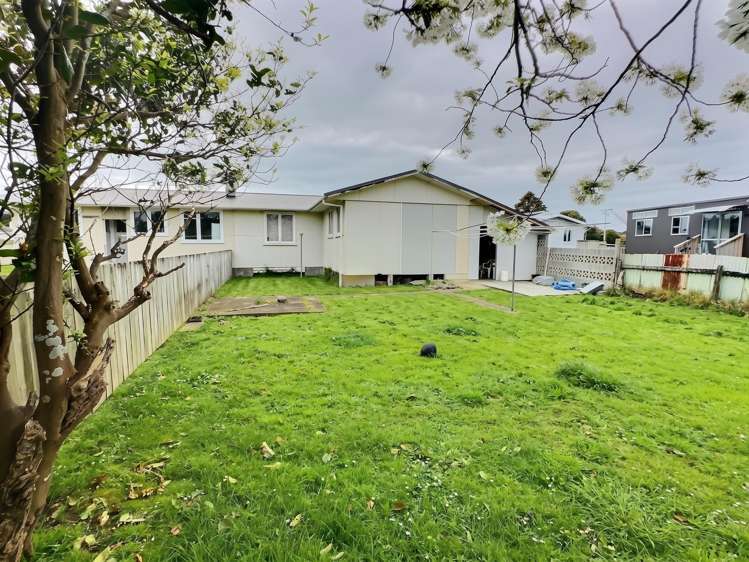35 & 35A Strange Street Waitara_17