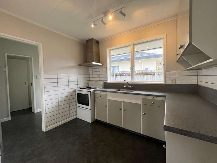 13 Kawatiri Grove Wainuiomata_7